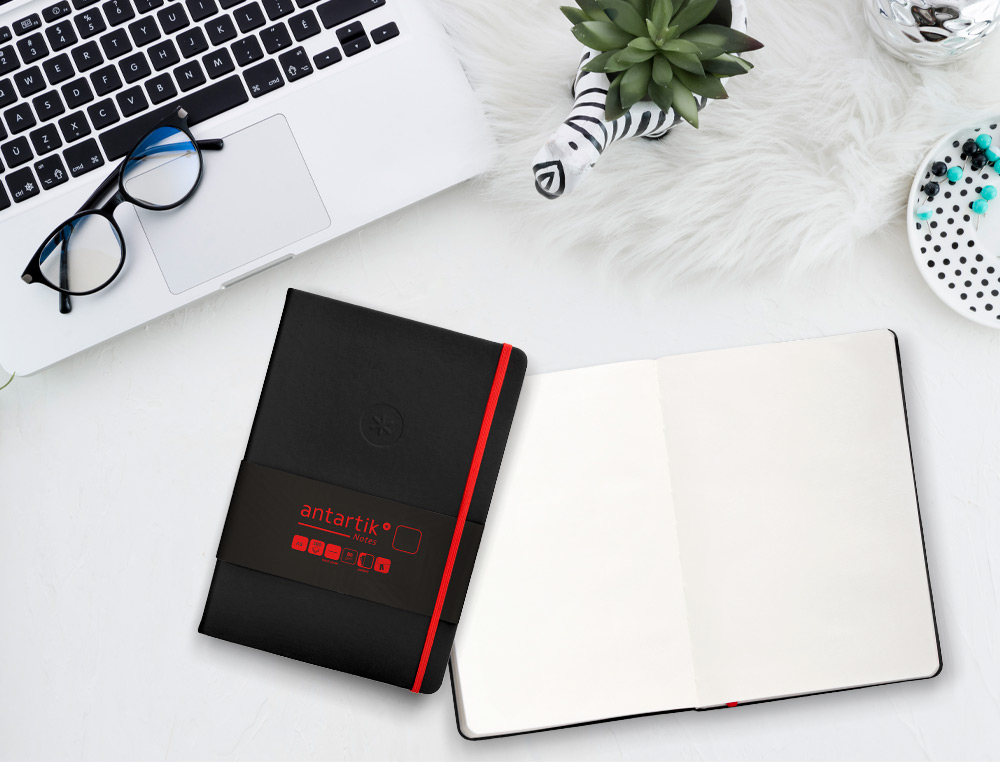 CUADERNO CON GOMILLA ANTARTIK NOTES TAPA DURA A5 HOJAS LISAS NEGRO Y ROJO 100 HOJAS 80 GR FSC